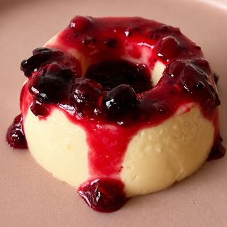 Mini Pudim de Nido com compota frutas vermelhas