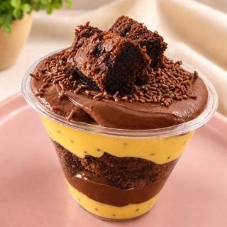 Copo Brownie Maracujá e Chocolate