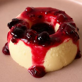 2 Mini Pudim de Nido com compota de frutas vermelhas