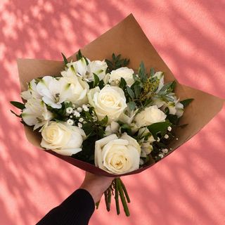 BOUQUET 7 ROSAS BRANCAS
