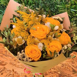 BOUQUET 7 ROSAS AMARELAS