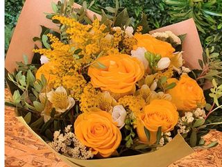 BOUQUET DE 7 ROSAS AMARELAS