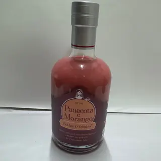 Licor grande panacota e morango 