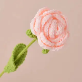 Rosa em crochet salmão claro
