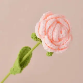 Rosa em crochet salmão
