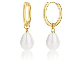 Argolas douradas em aço inoxidável com pérola