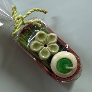 Mini suporte de incenso com vela verde