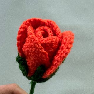 Botão de rosa crochet laranja