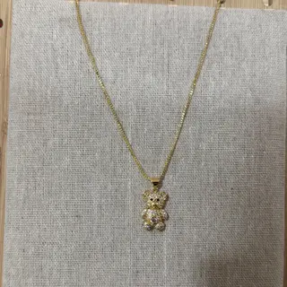 Colar em aço inoxidável dourado com ursinho com brilhantes