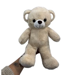 Peluche médio na cor branco creme 