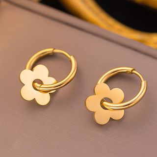 Argolas douradas em aço inoxidável com pendente flor