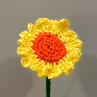 Margarida amarela e laranja crochet