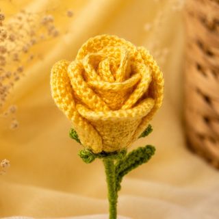 Rosa amarela em crochet