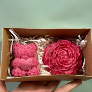 Conjunto de 2 velas perfumadas: peonia e urso
