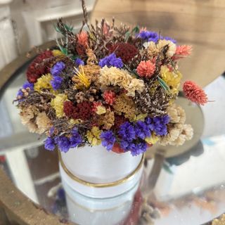 Caixinha pequena flores secas