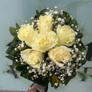 Bouquet de 6 rosas brancas