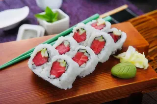 Uramaki com atum 8 pcs