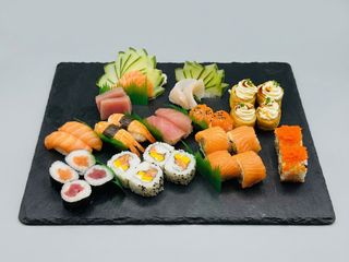 Mix Sushi Special 32 uni