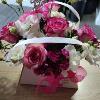 malinha cm flores com rosas e lisianthus
