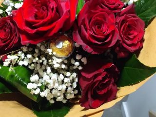 ramo 10 rosas com 5 ferrerrocher