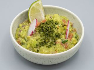 Guacamole e totopos
