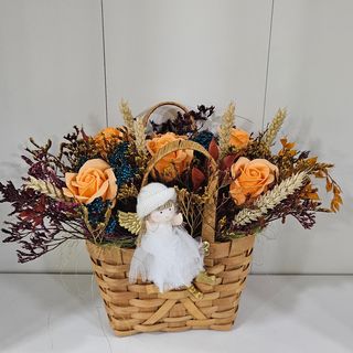 Cestinha com fadinha e flores secas