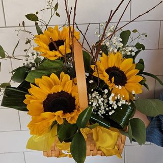 Cesta com girassóis