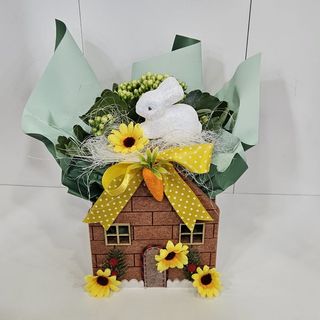 Casinha com planta natural