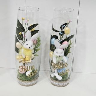 Coelhinho em jarra de vidro