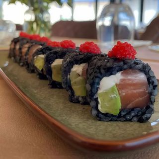 Black Uramaki (8 Peças)
