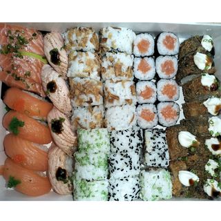 Combinado 15- Salmon Special Half-Century (50 Peças)