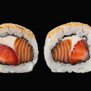 Uramaki de Morango com Queijo Philadelphia (8 peças)