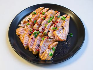 Sashimi Salmão Braseado (6 Peças)