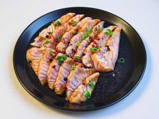 Sashimi Salmão Braseado (12 Peças)