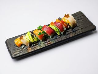 Uramaki Rainbow (8 Peças)
