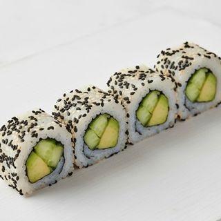 Vegan uramaki with avocado and pepino 8 pcs
