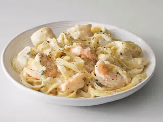 Tagliatelle Camarão com Molho Branco