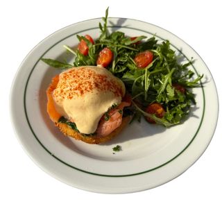 Hashbrown Crocante com Salmão Fumado & Ovo Benedict