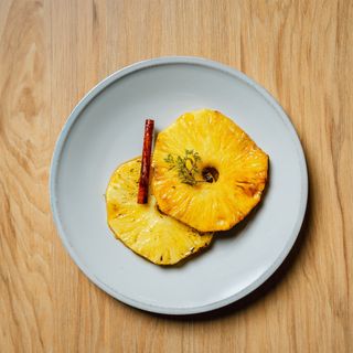 Abacaxi Assado com Especiarias