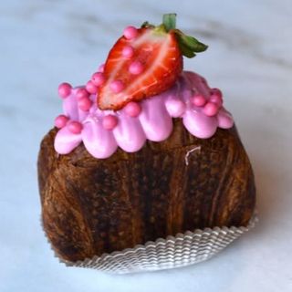 SUPREME CROISSANT DE MORANGO