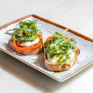 Open Sandwich Mozzarella Al Pesto