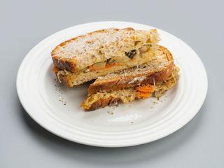 Tosta de Legumes Grelhados e Parmesão
