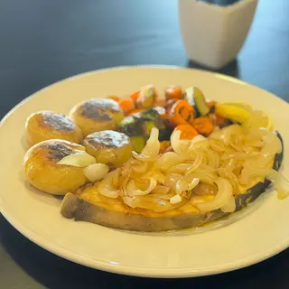 Espadarte com Cebola Frita e Alho Azeite
