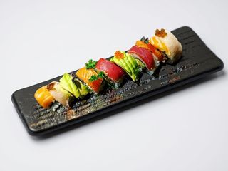 Uramaki Rainbow (8 peças)