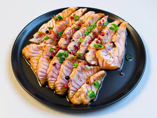 Sashimi Salmão Braseado (12 peças)