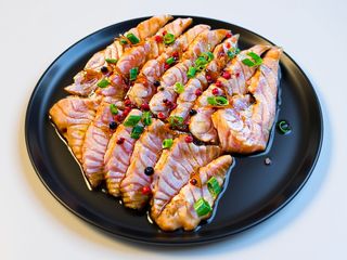 Sashimi Salmão Braseado (6 Peças)