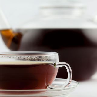 Chá de hortelã fresca, mel e canela