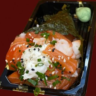 68) Temaki de salmão e camarão (1 un)