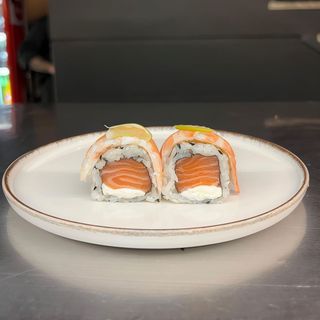 2) Uramaki salmão fila supremo de camarão lemon (4 pçs)