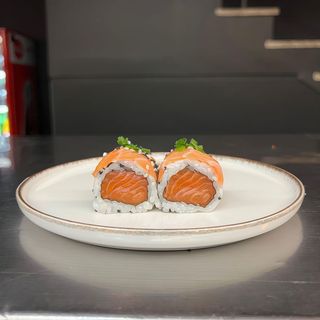 6) Uramaki de Salmão supremo (4 pçs)